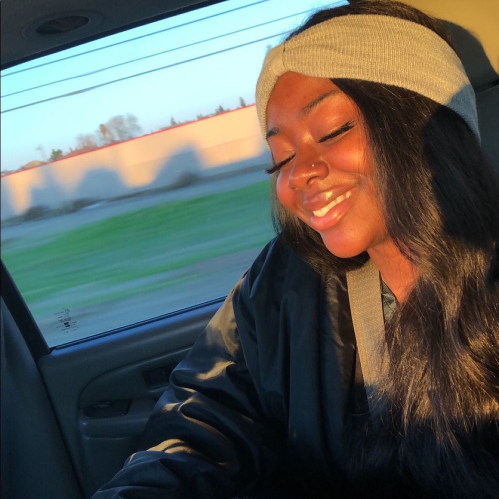 Meet your Posher, Rogine